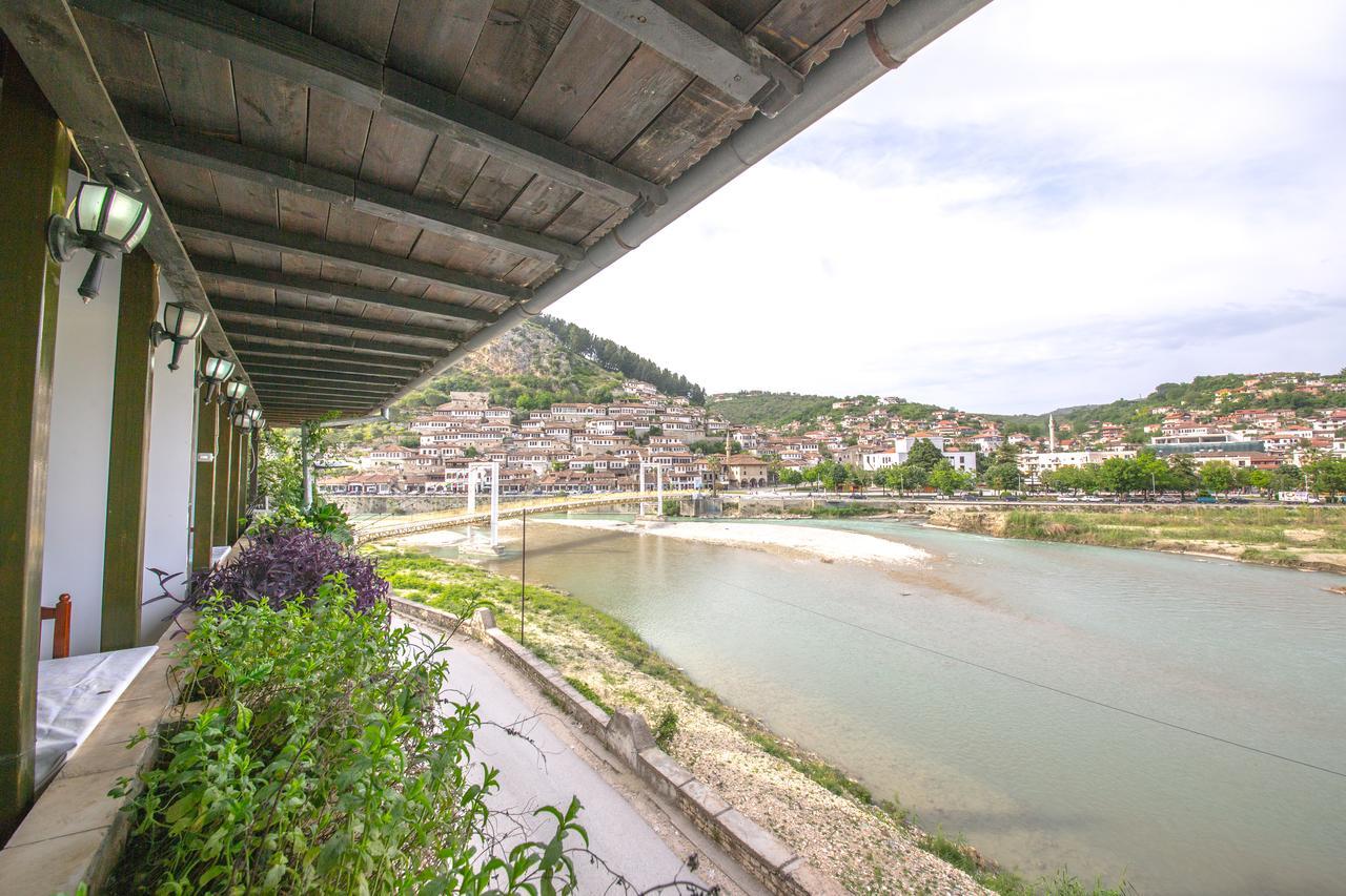 Hotel Ajka Berat Esterno foto