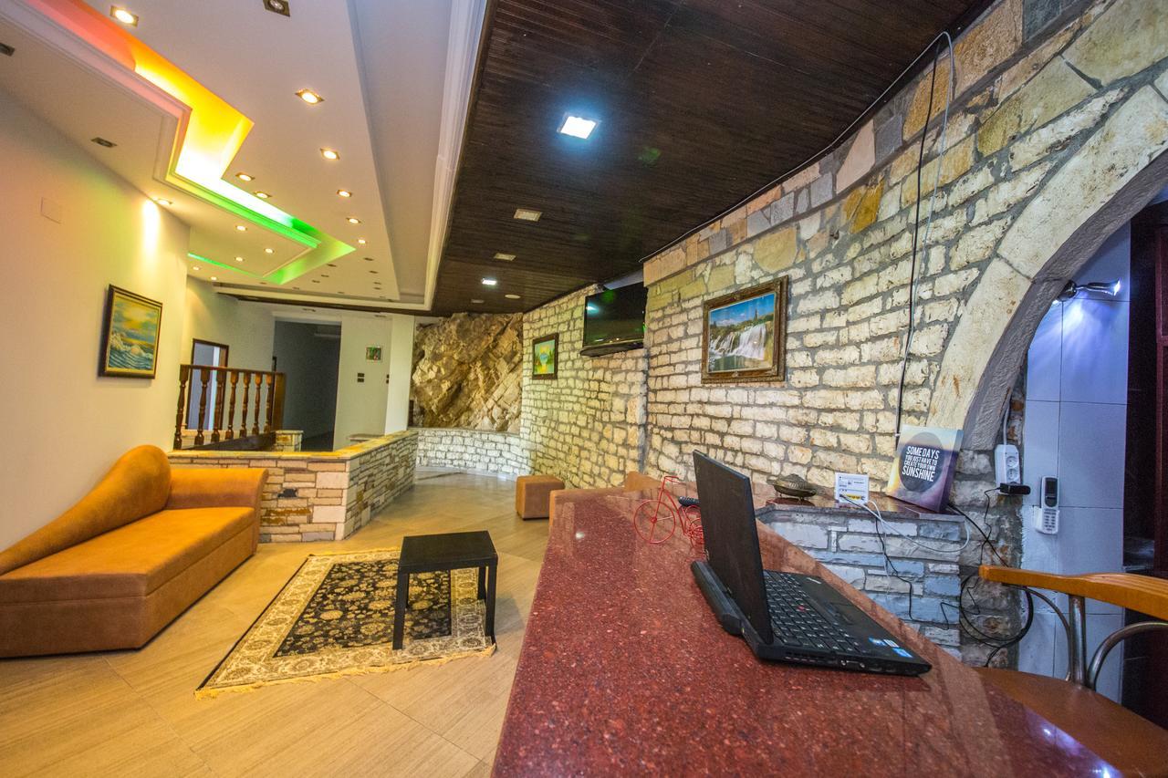 Hotel Ajka Berat Esterno foto