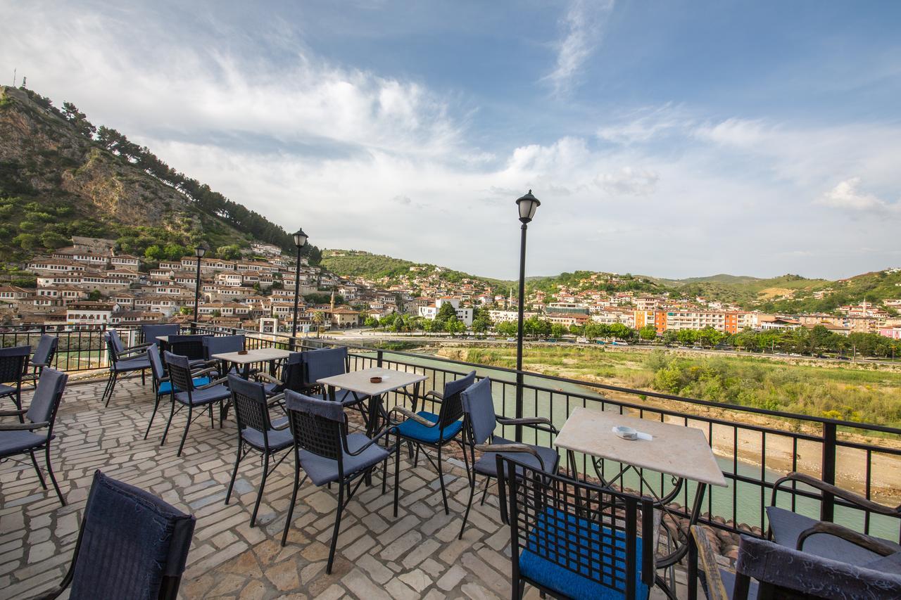 Hotel Ajka Berat Esterno foto