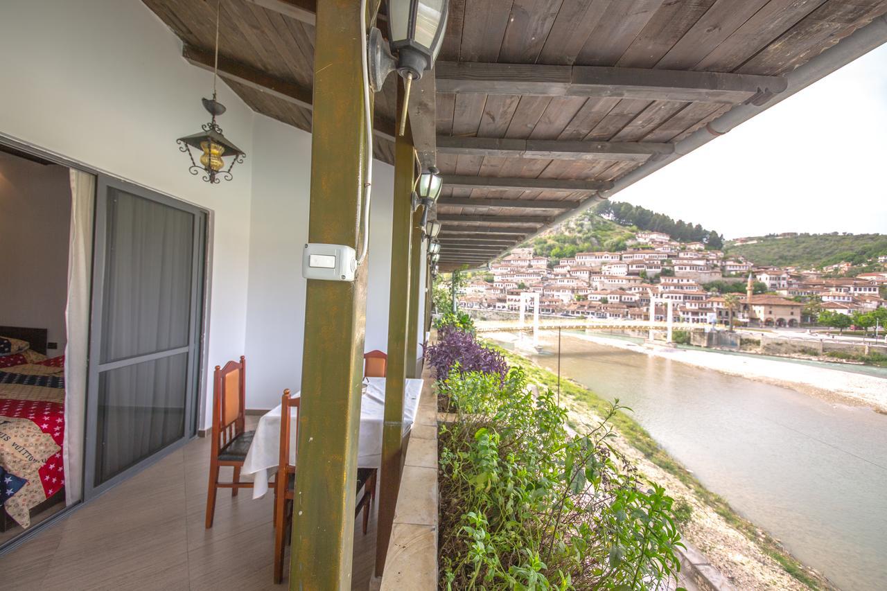 Hotel Ajka Berat Esterno foto