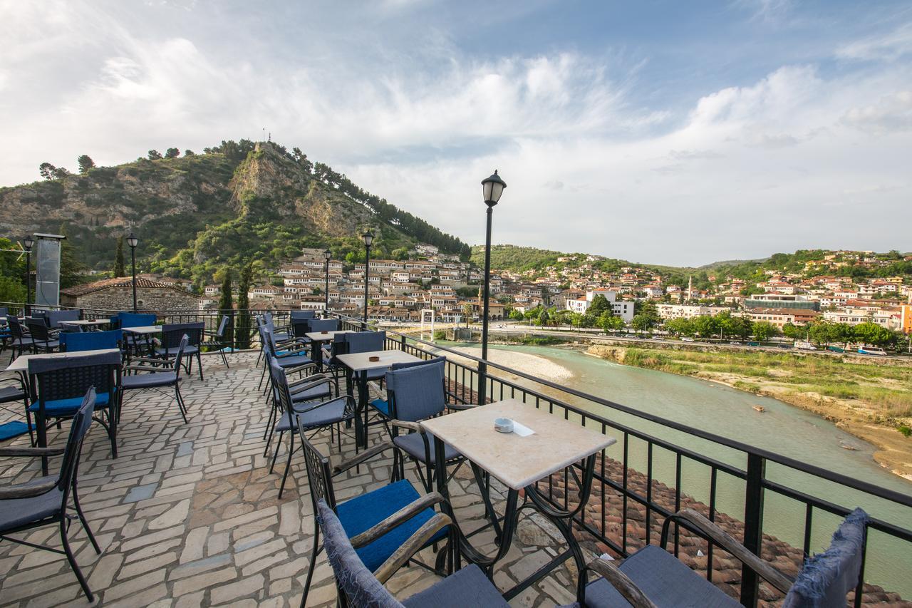 Hotel Ajka Berat Esterno foto