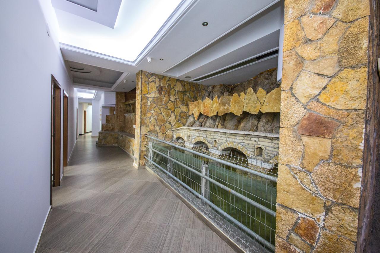Hotel Ajka Berat Esterno foto
