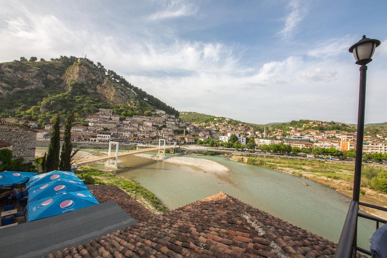 Hotel Ajka Berat Esterno foto