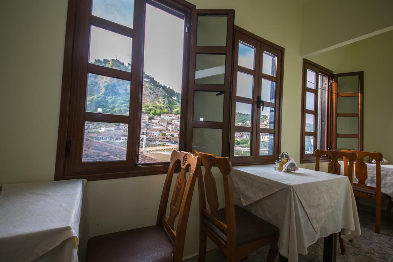 Hotel Ajka Berat Esterno foto