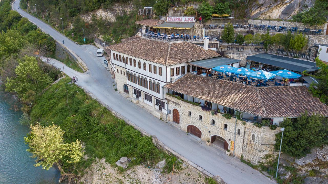 Hotel Ajka Berat Esterno foto