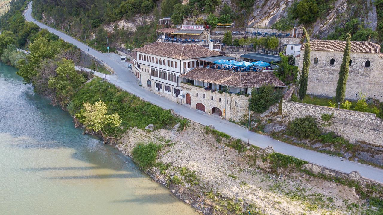 Hotel Ajka Berat Esterno foto