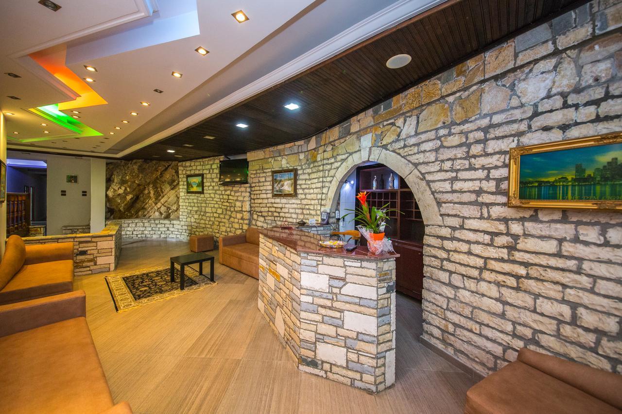 Hotel Ajka Berat Esterno foto