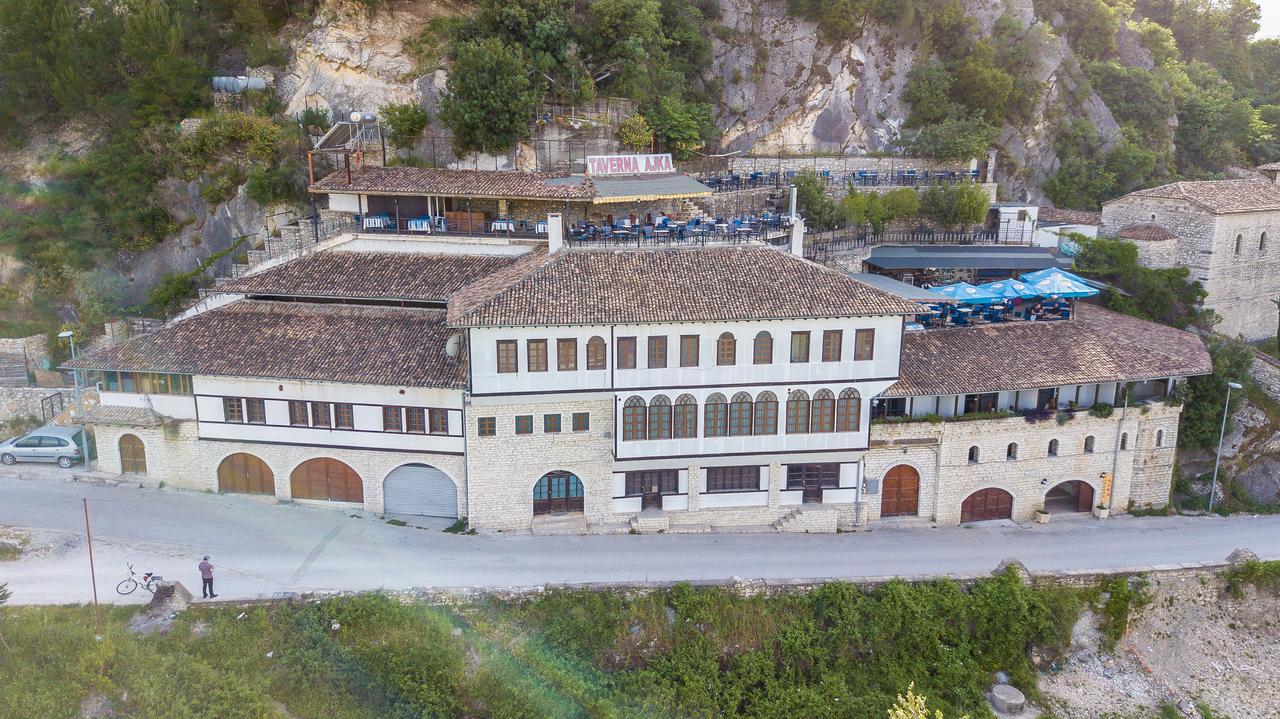 Hotel Ajka Berat Esterno foto