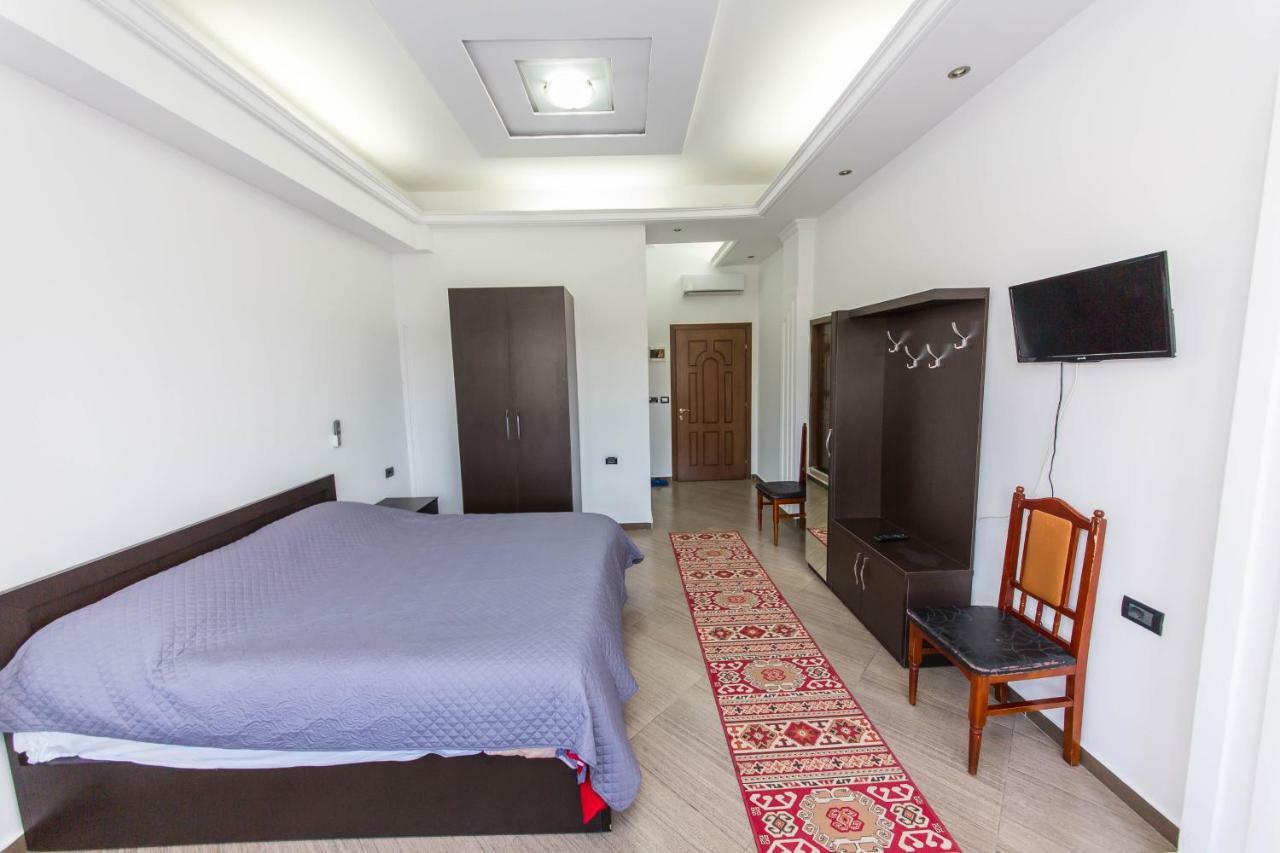 Hotel Ajka Berat Esterno foto
