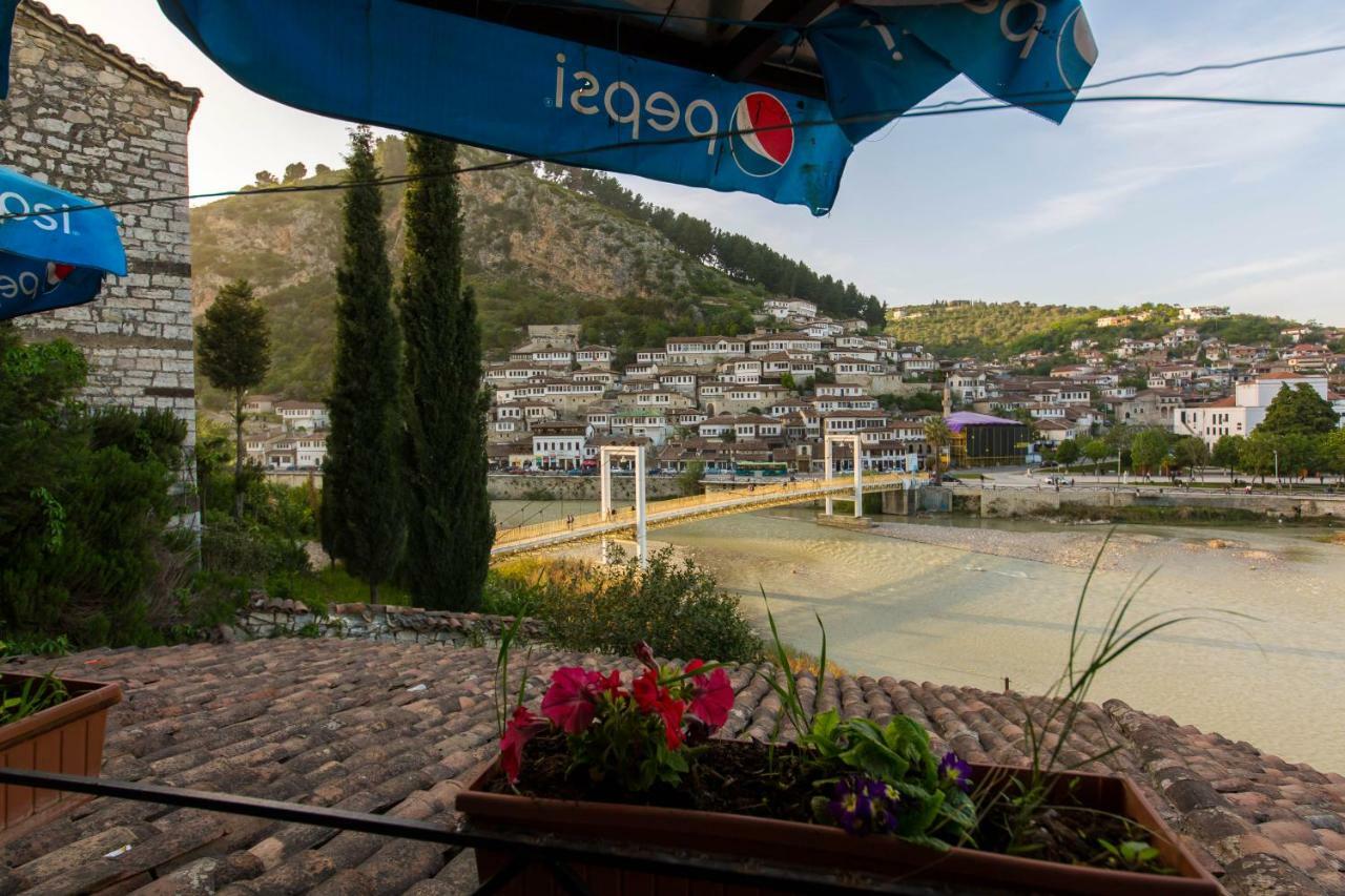 Hotel Ajka Berat Esterno foto