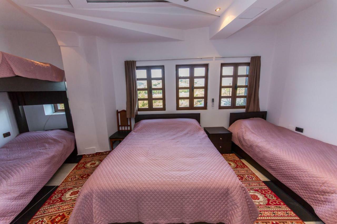 Hotel Ajka Berat Esterno foto