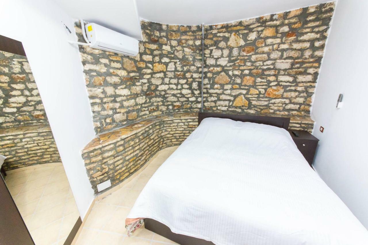 Hotel Ajka Berat Esterno foto