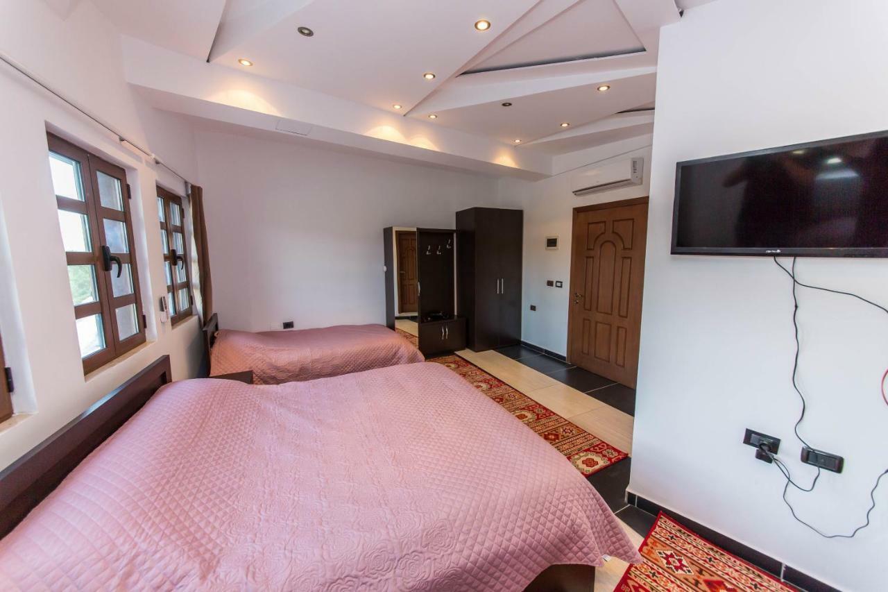 Hotel Ajka Berat Esterno foto