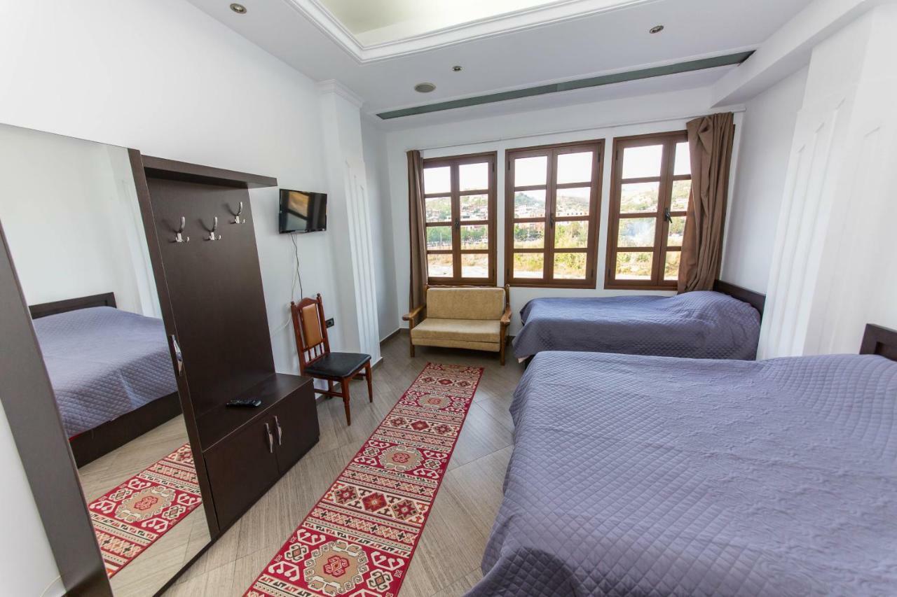Hotel Ajka Berat Esterno foto
